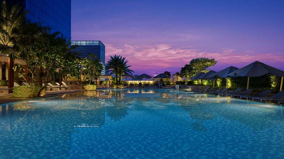 Shangri-La at the Fort, Manila Pool