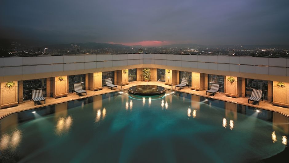 Shangri-La's Far Eastern Plaza Hotel Pool