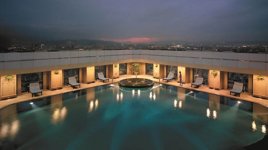 Shangri-La's Far Eastern Plaza Hotel Pool