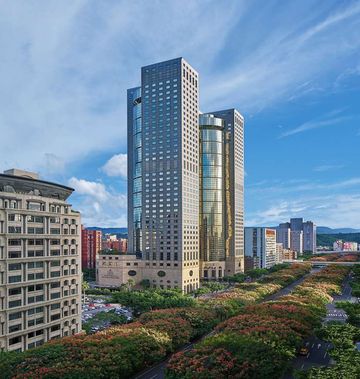 Shangri-La's Far Eastern Plaza Hotel