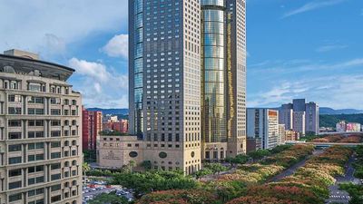 Shangri-La's Far Eastern Plaza Hotel