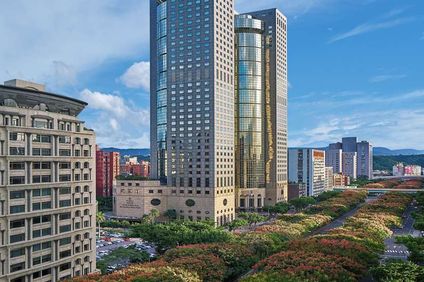 Shangri-La's Far Eastern Plaza Hotel