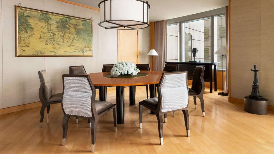 Shangri-La's Far Eastern Plaza Hotel Suite