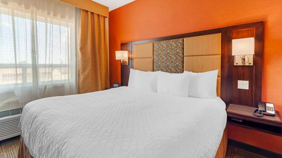 Best Western Plus Chateau Fort St John Room