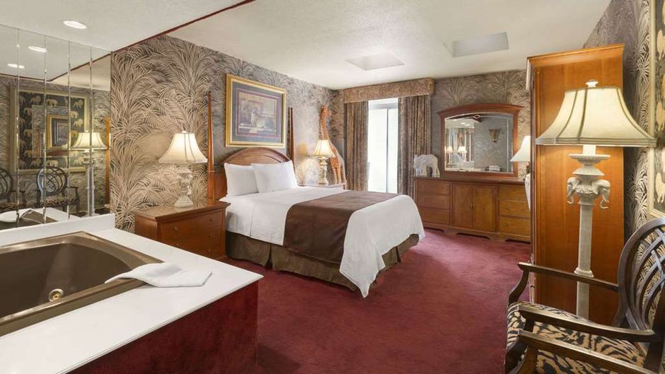 Travelodge Hotel Niagara Falls Fallsview Room