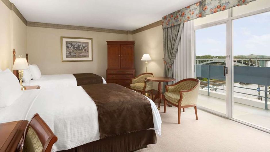 Travelodge Hotel Niagara Falls Fallsview Room