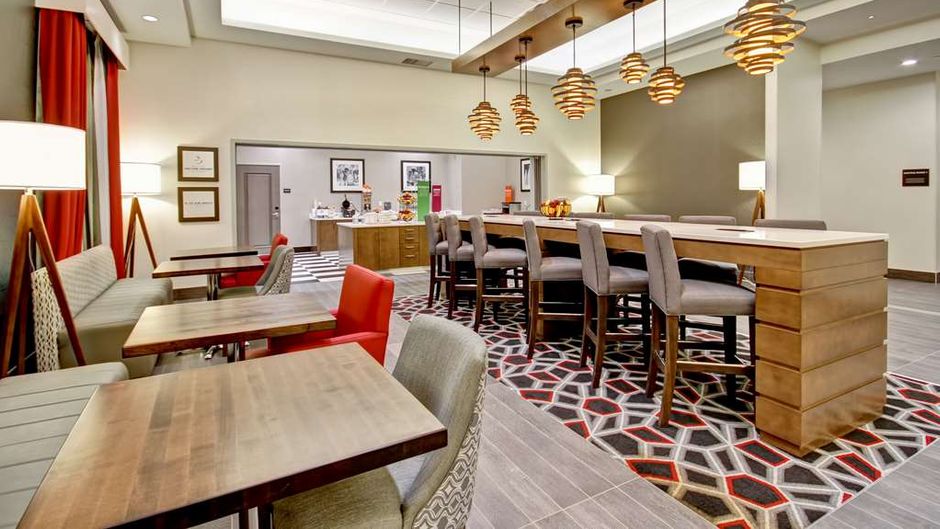 Hampton Inn & Suites Medicine Hat Restaurant