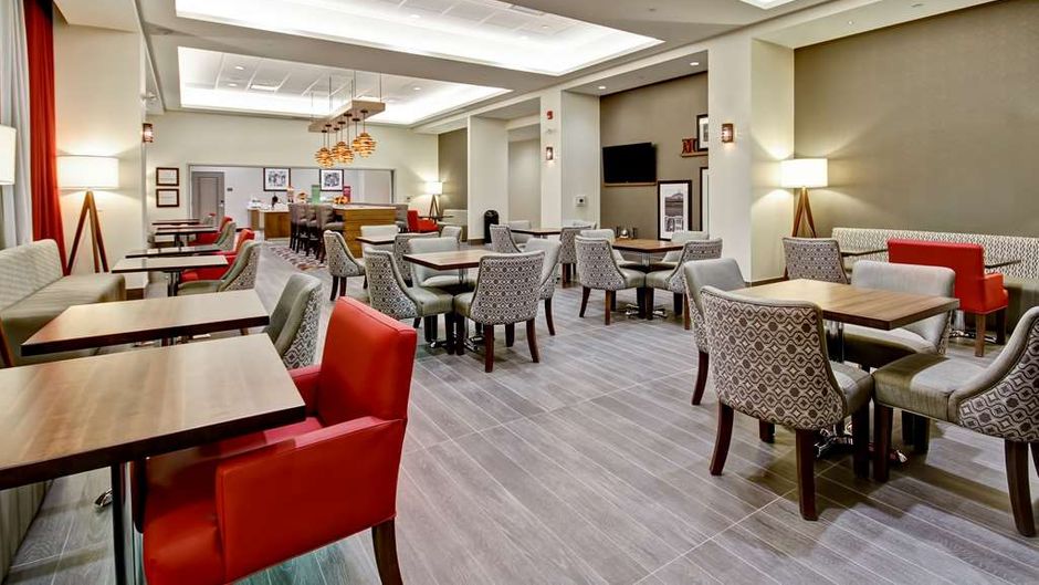 Hampton Inn & Suites Medicine Hat Restaurant