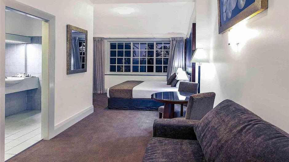 Mercure Monte Pio Hotel & Conference Ctr Room