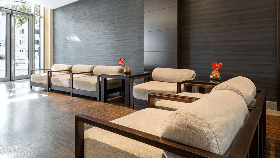 NH Danube City Lobby