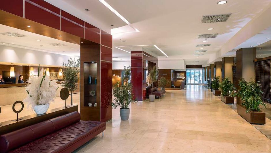 NH Vienna Airport Conference Center Lobby