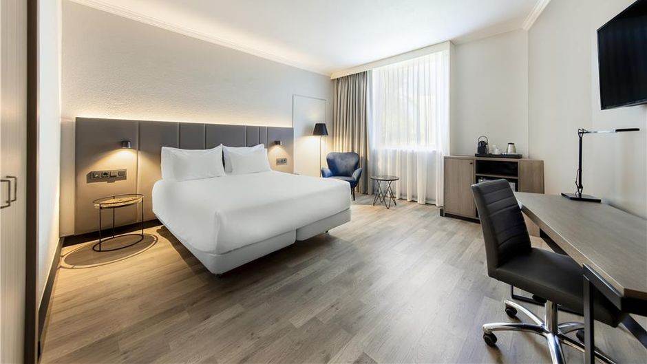 NH Luxembourg Airport Room