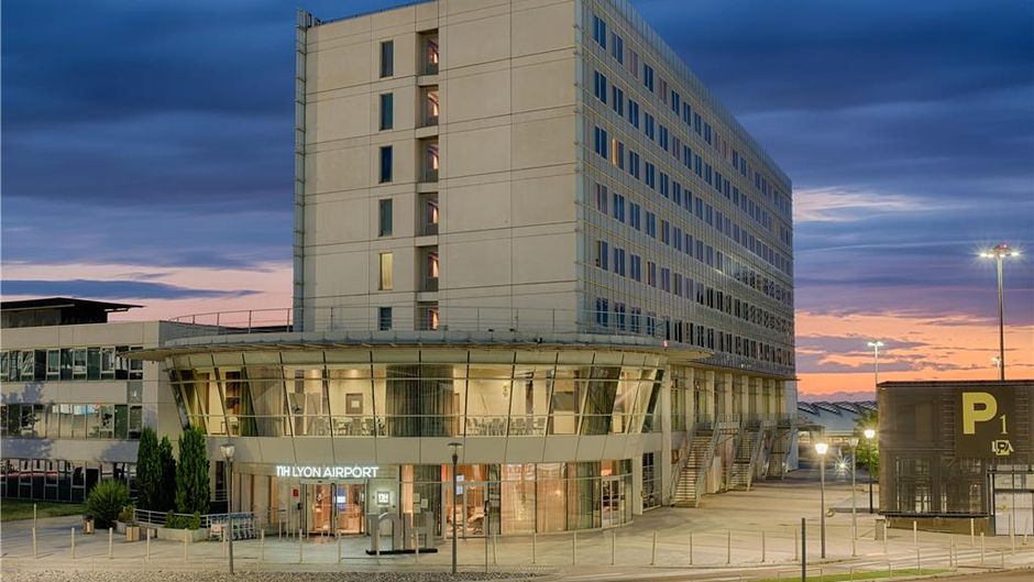 NH Lyon Airport Exterior