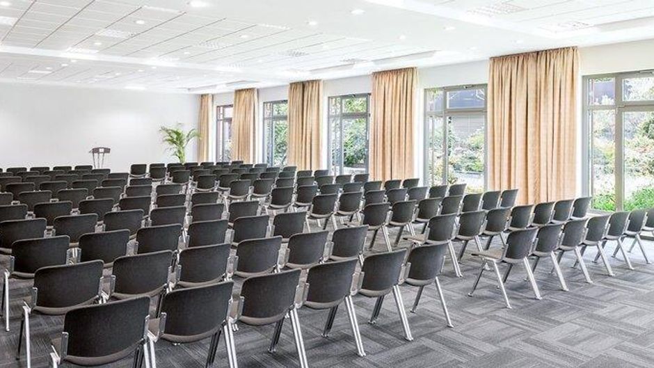 NH Collection Nuernberg City Meeting