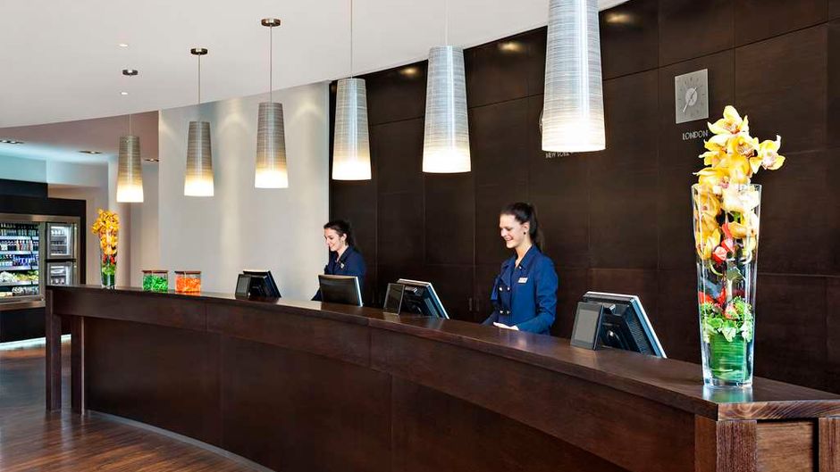 NH Frankfurt Airport West Lobby