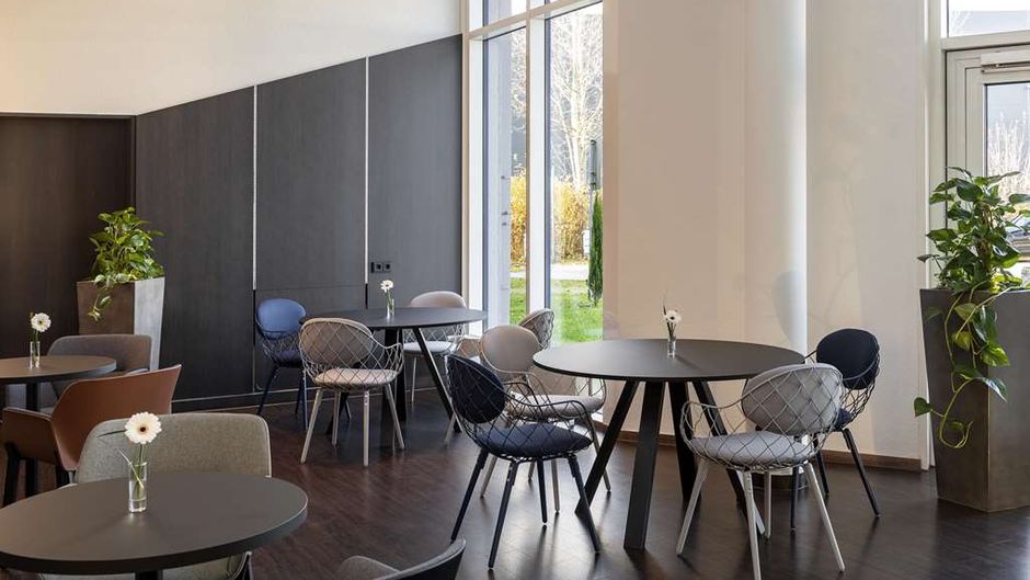 NH Munchen Airport Lobby