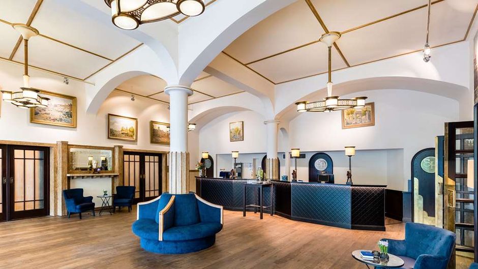 NH Amsterdam Schiller Lobby