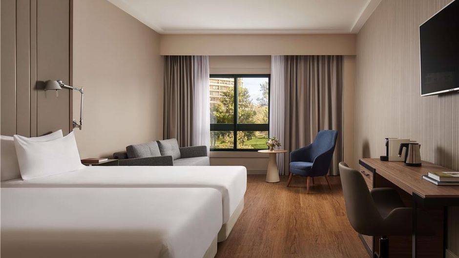 NH Lisboa Campo Grande Room