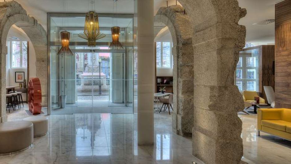 NH Collection Porto Batalha Lobby
