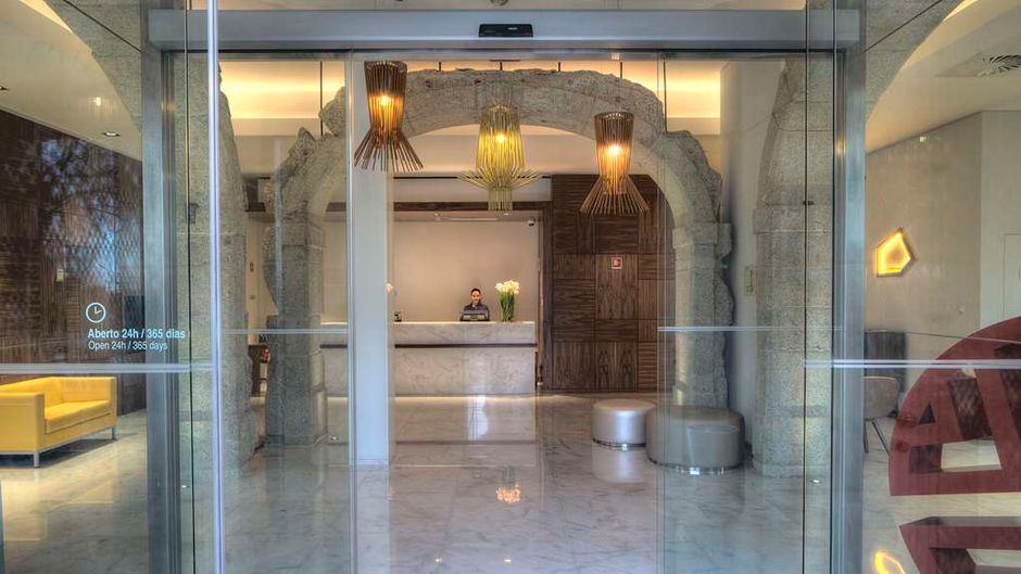 NH Collection Porto Batalha Lobby
