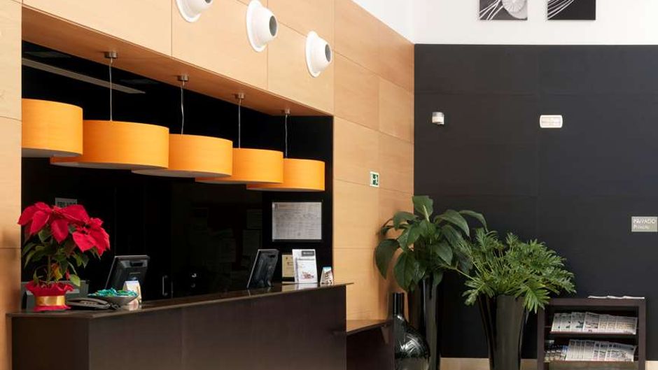 NH Campo de Gibraltar Lobby