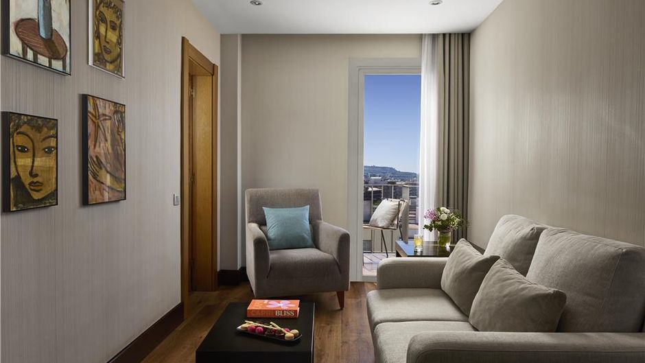 NH Barcelona Stadium Suite