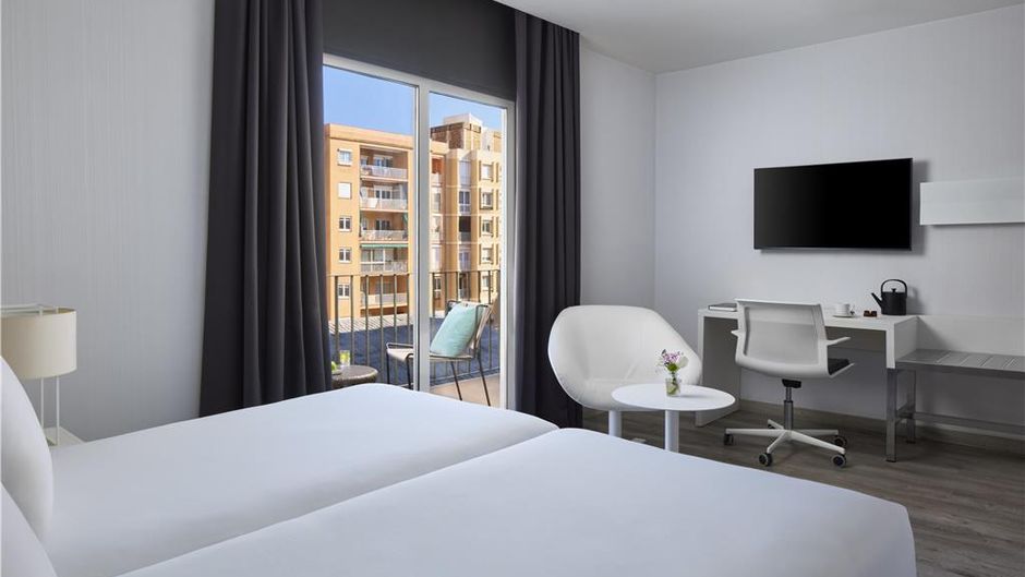 NH Barcelona Stadium Suite
