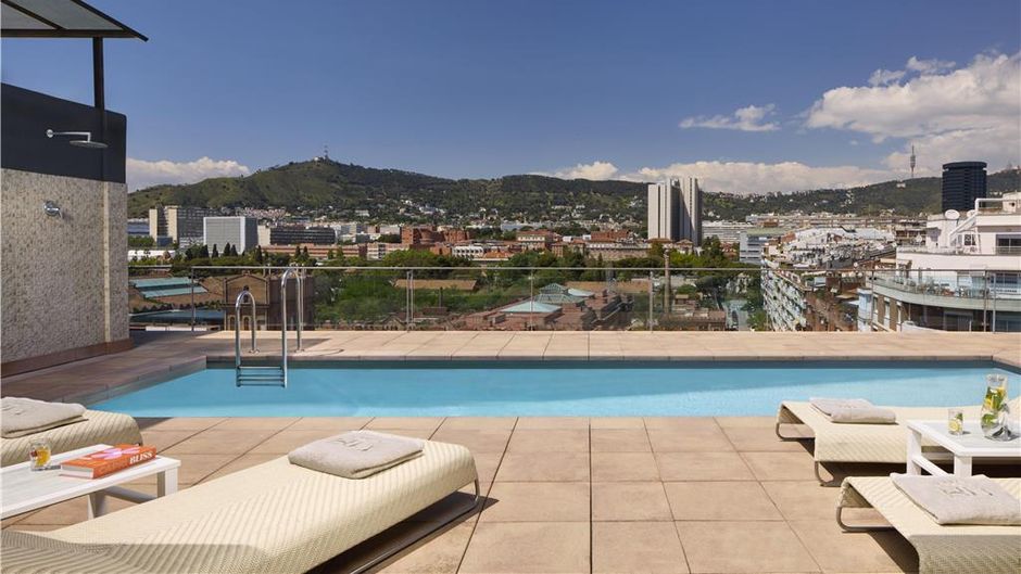 NH Barcelona Stadium Pool