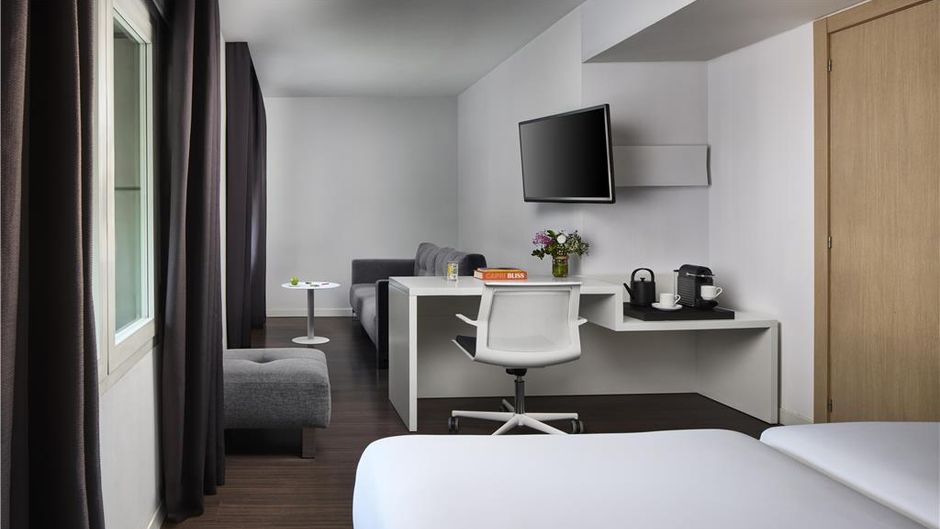 NH Barcelona Stadium Room
