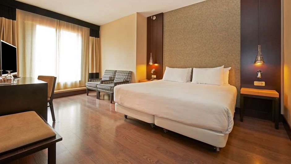 NH Barcelona Eixample Suite