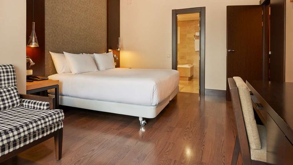 NH Barcelona Eixample Suite