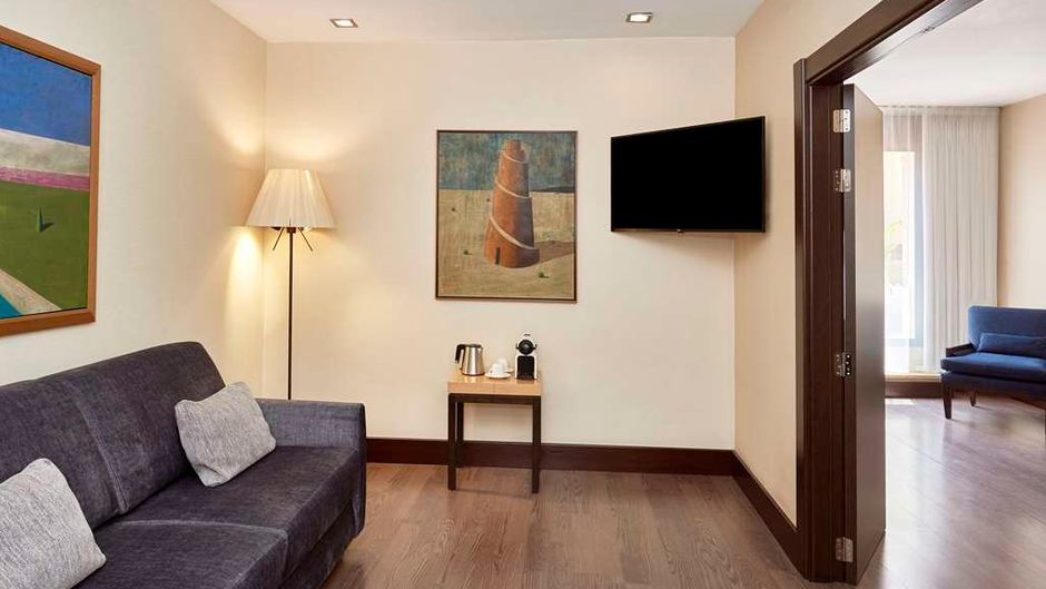 NH Barcelona Eixample Suite