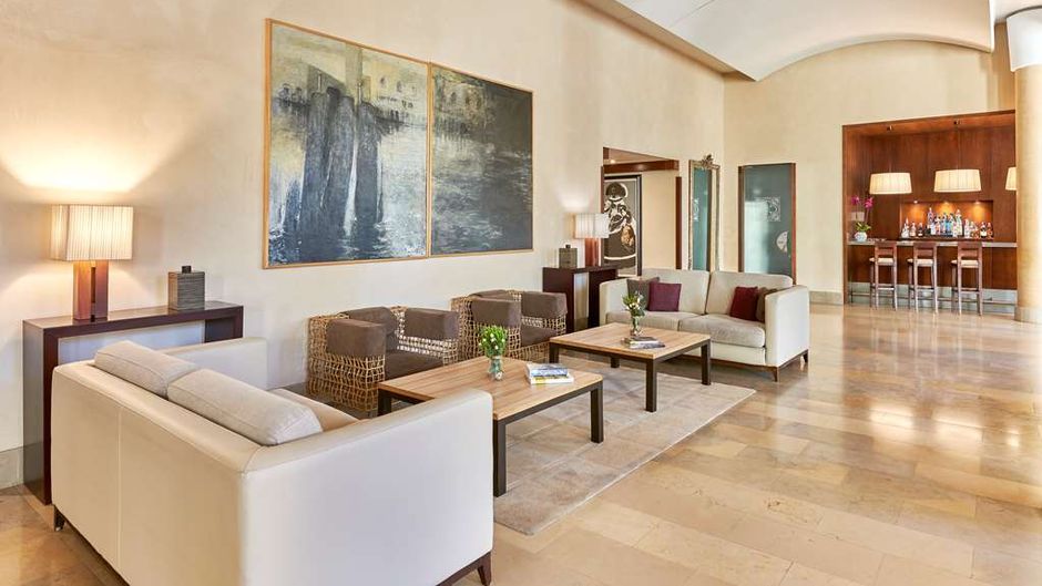 NH Collection Palacio de Burgos Lobby