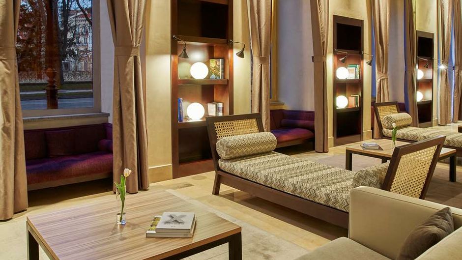 NH Collection Palacio de Burgos Lobby