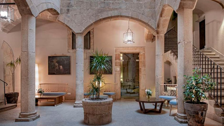 NH Collection Caceres Palacio de Oquendo Lobby