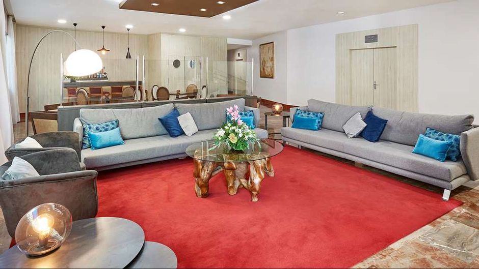 NH Cordoba Califa Lobby