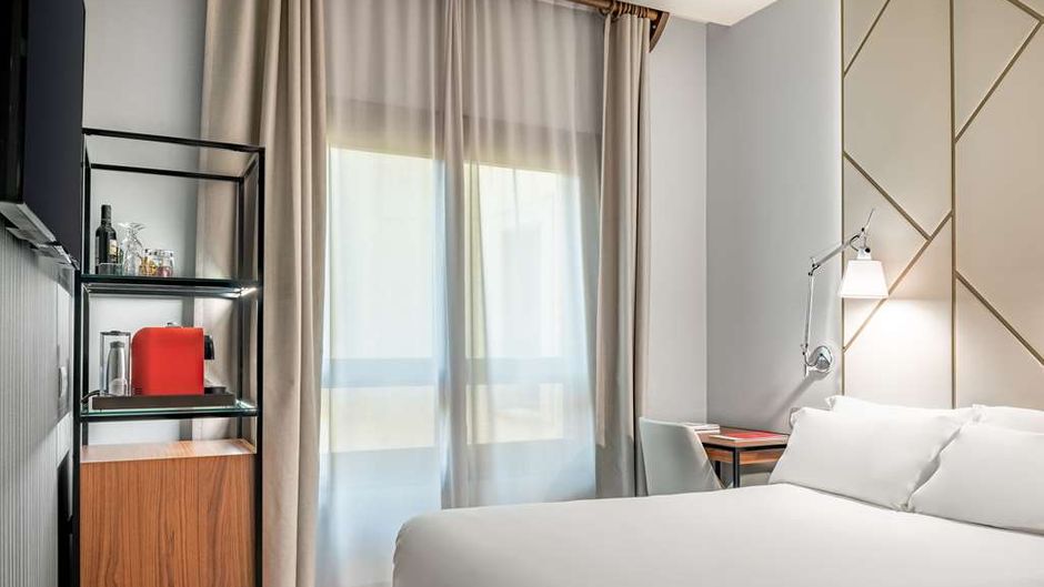 NH Collection Leon Plaza Mayor Room