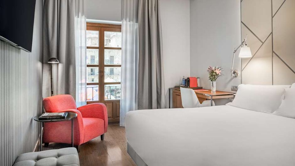 NH Collection Leon Plaza Mayor Room