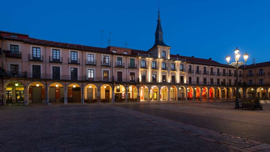 NH Collection Leon Plaza Mayor Exterior
