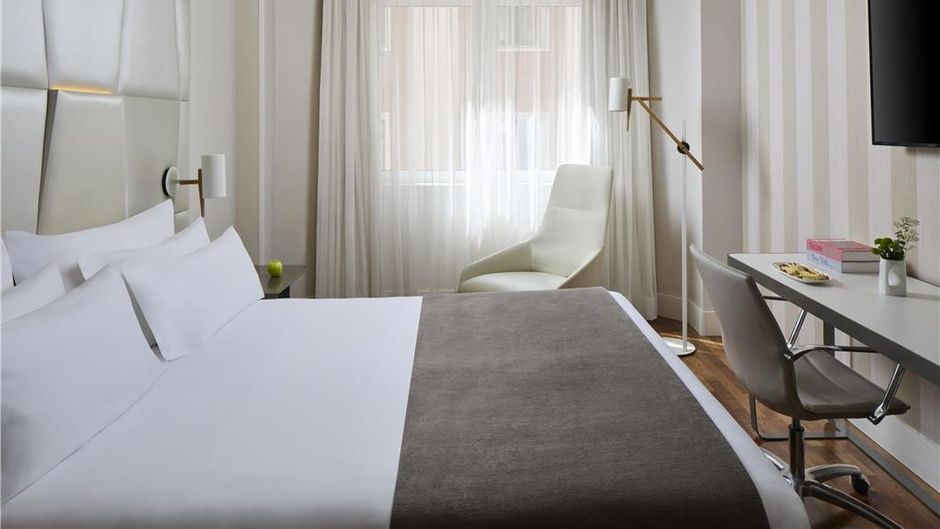 NH Collection Madrid Colon Room