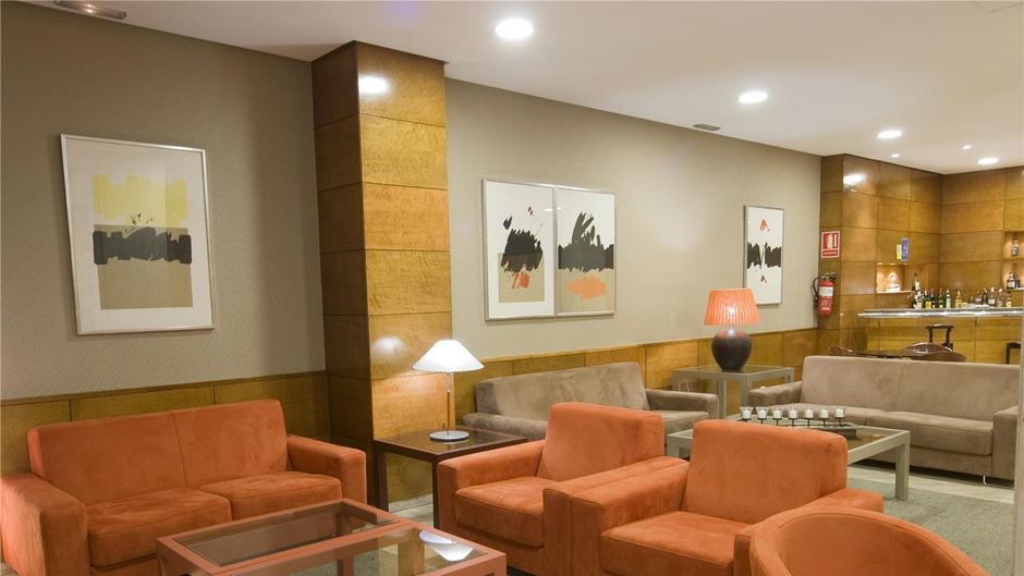 NH Oviedo Principado Lobby