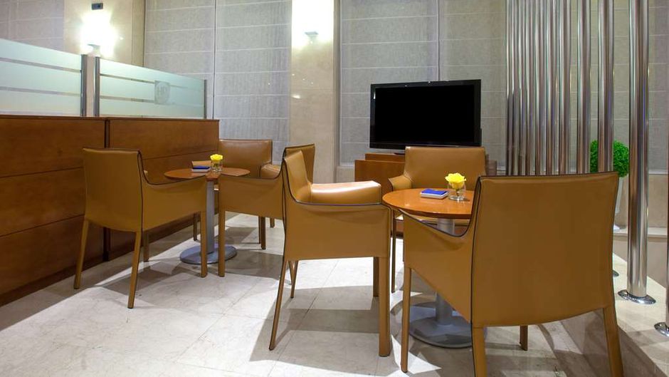 NH San Pedro de Alcantara Lobby