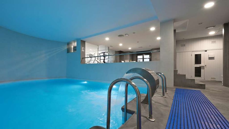 NH Valencia Las Artes Pool