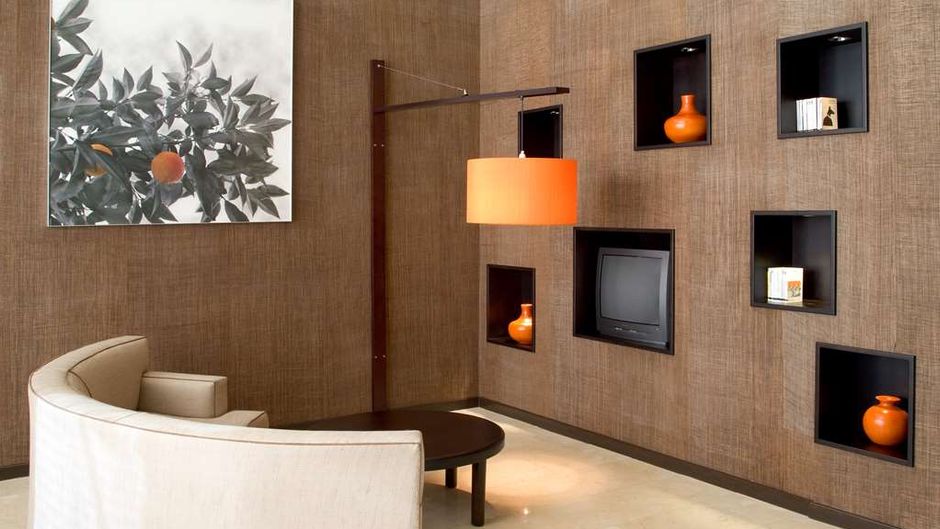 NH Valladolid Balago Lobby