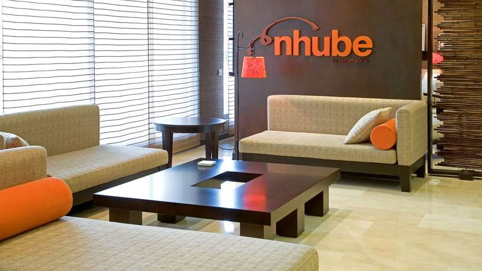 NH Valladolid Balago Lobby