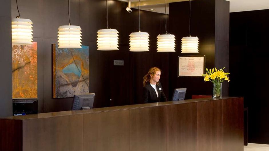 NH Valladolid Balago Lobby