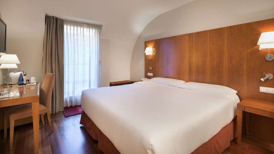 NH Zamora Palacio del Duero Room
