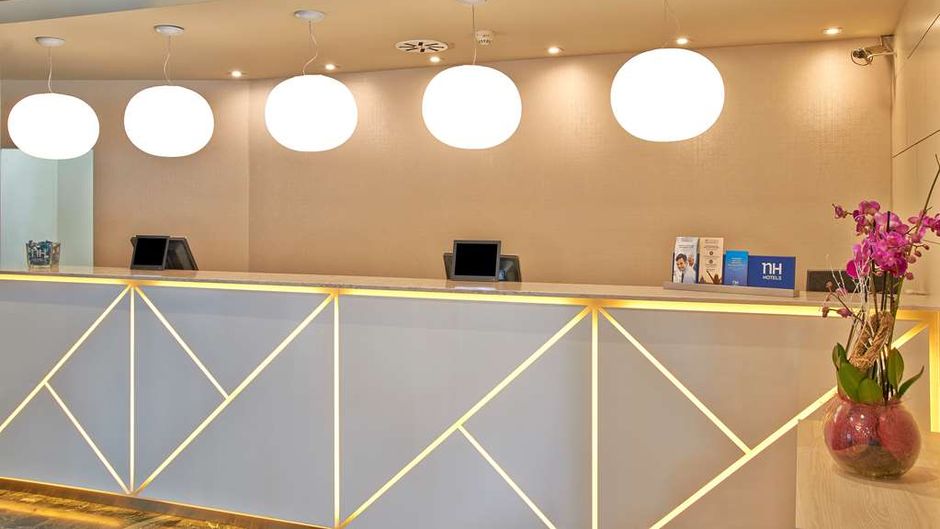 NH Ciudad de Zaragoza Lobby