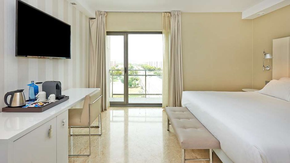 NH Ciudad de Zaragoza Room