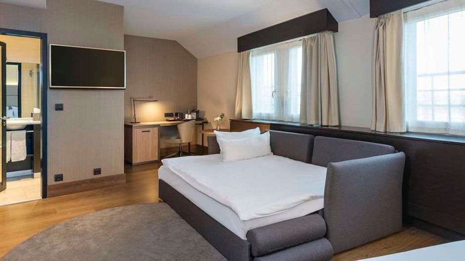 NH Geneva Airport Room